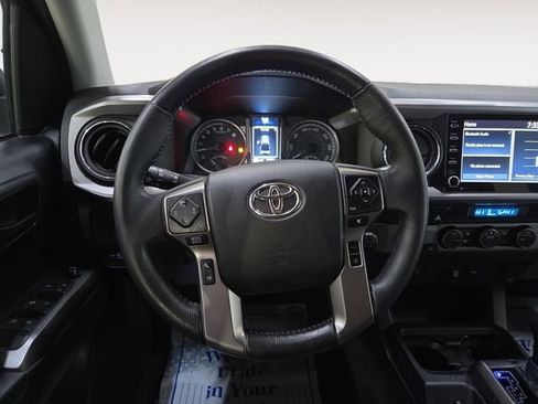 Used 2021 Toyota Tacoma SR5 AWD/4WD image 12