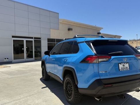 Used 2019 Toyota RAV4 XLE w/ Carpet Mat Package FWD image 5
