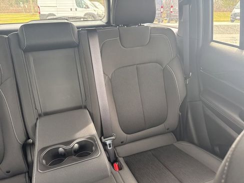 Used 2025 Jeep Grand Cherokee Laredo X image 15