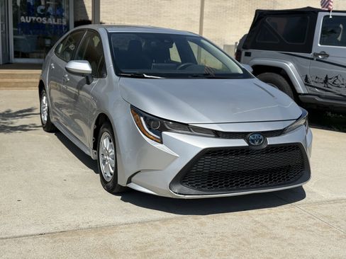 Used 2021 Toyota Corolla LE w/ Carpet Mat Package (TMS) FWD image 3