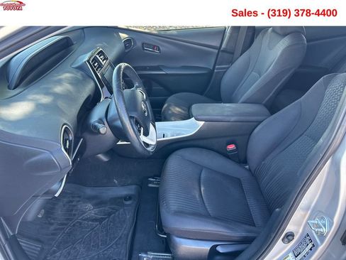 Used 2016 Toyota Prius Three FWD image 11