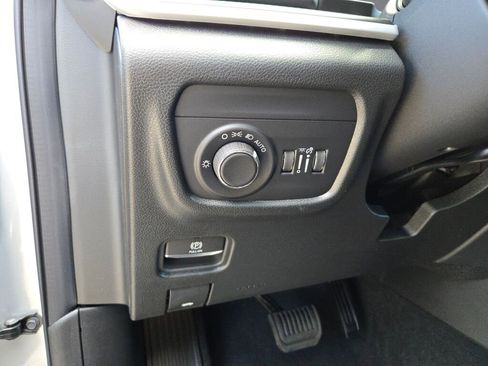 New 2025 Jeep Grand Cherokee Altitude image 27