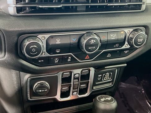 Used 2025 Jeep Wrangler Unlimited Sport AWD/4WD image 15