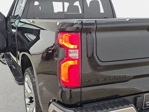 Used 2024 Chevrolet Silverado 1500 LTZ w/ LTZ Convenience Package II AWD/4WD image 33