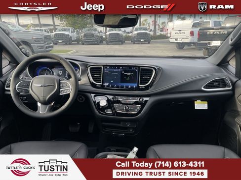 New 2026 Chrysler Pacifica Select FWD image 12