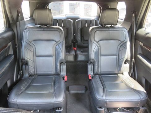 Used 2018 Ford Explorer Platinum AWD/4WD image 23
