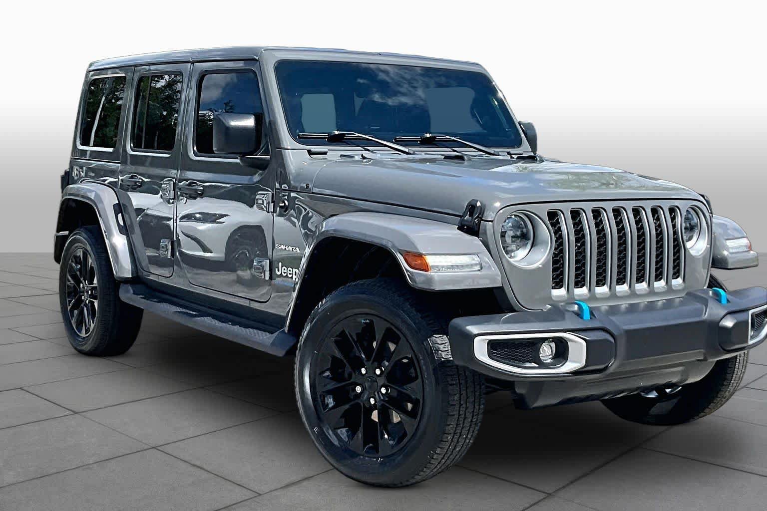 Used 2023 Jeep Wrangler Unlimited Sahara w/ Cold Weather Group AWD/4WD image 3