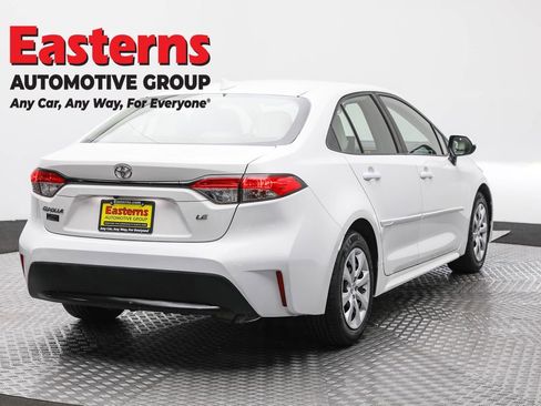 Used 2020 Toyota Corolla LE image 5