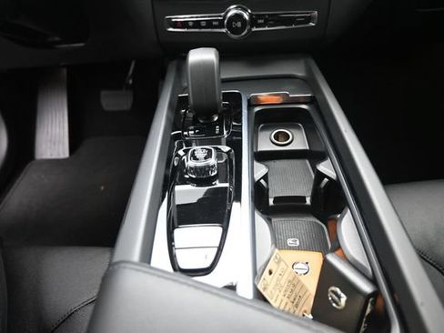 Used 2024 Volvo XC60 B5 Core AWD/4WD image 13