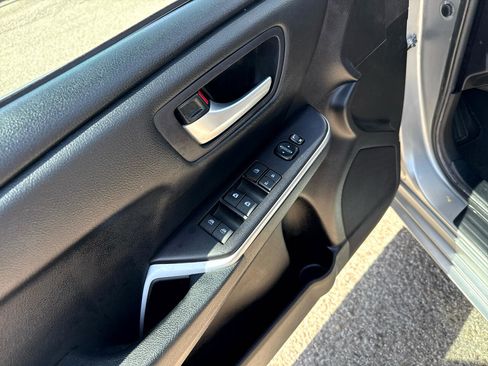 Used 2015 Toyota Camry LE image 13