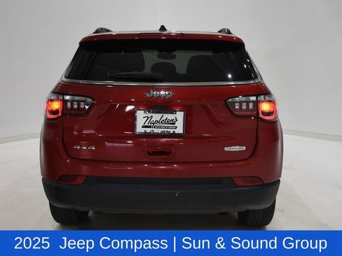 Used 2025 Jeep Compass Latitude w/ Sun & Sound Group AWD/4WD image 5