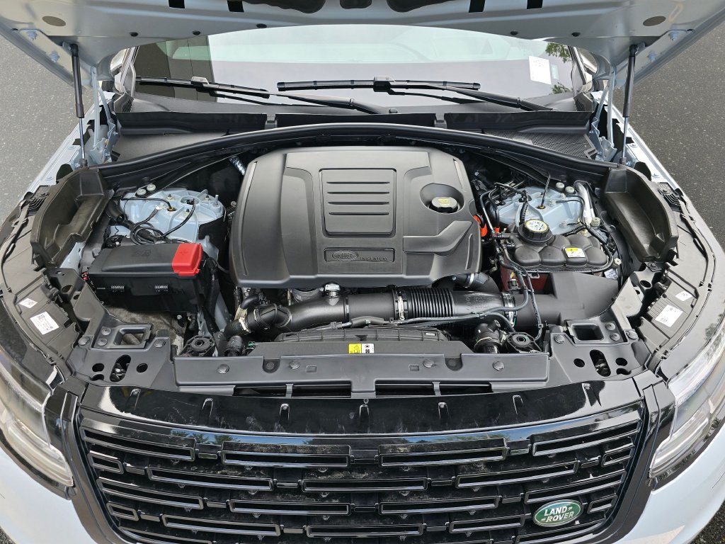 Certified 2025 Land Rover Range Rover Velar Dynamic SE AWD/4WD image 32