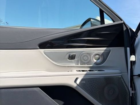 New 2026 Lincoln Nautilus Reserve AWD/4WD image 17
