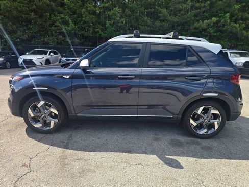 Used 2021 Hyundai Venue FWD image 4