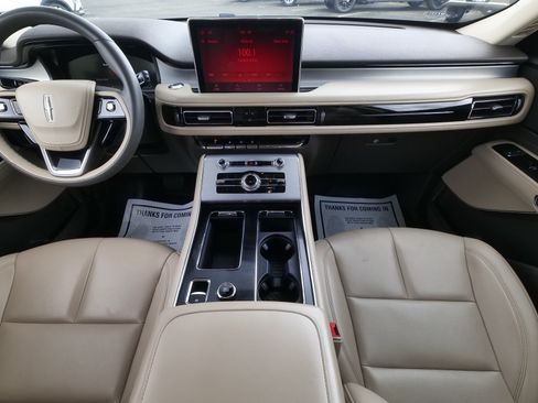 Used 2022 Lincoln Aviator AWD w/ Premium Package image 17