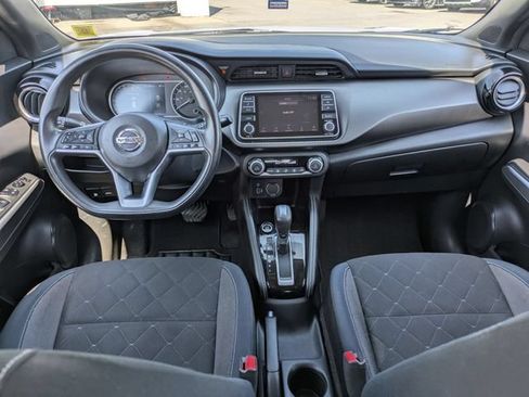 Used 2018 Nissan Kicks SV FWD image 17