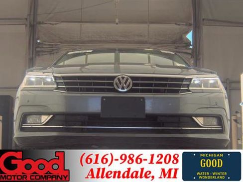 Used 2018 Volkswagen Passat 2.0T SE FWD image 1