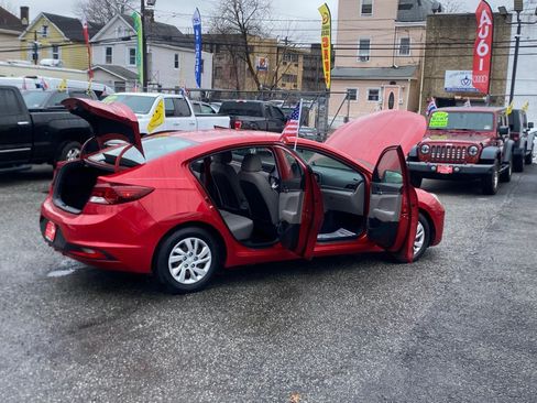Used 2020 Hyundai Elantra SE w/ Cargo Package (C1) FWD image 8