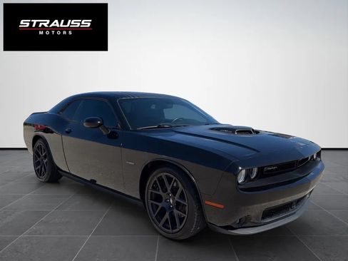 Used 2017 Dodge Challenger R/T Plus RWD image 1