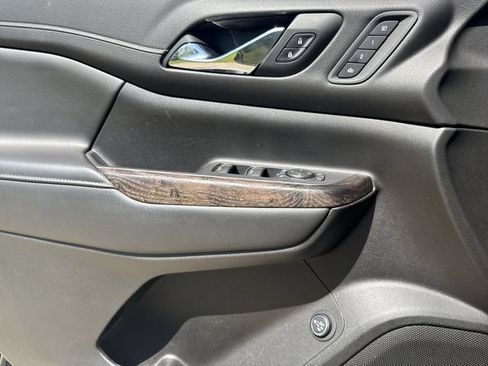 Used 2022 GMC Acadia Denali w/ Denali Technology Package AWD/4WD image 24