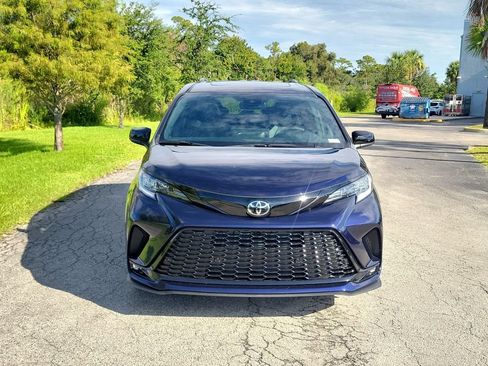New 2026 Toyota Sienna XSE FWD image 2