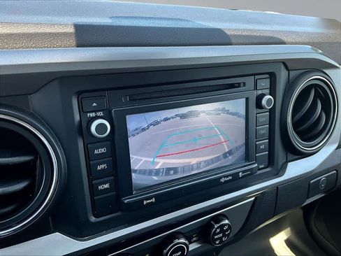 Used 2019 Toyota Tacoma SR5 AWD/4WD image 17