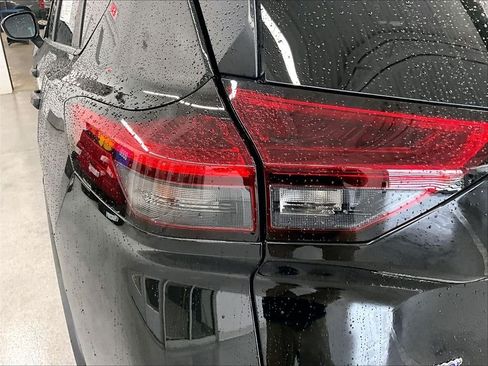 Used 2023 Nissan Rogue S AWD/4WD image 31