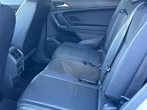 Used 2020 Volkswagen Tiguan SE image 11