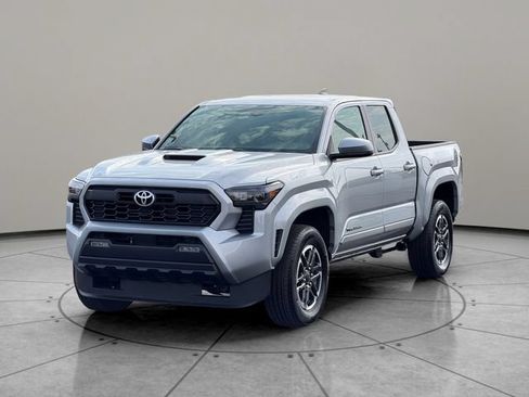Certified 2025 Toyota Tacoma TRD Sport AWD/4WD image 2