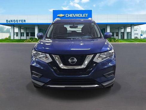 Used 2018 Nissan Rogue SV w/ Premium Package image 2
