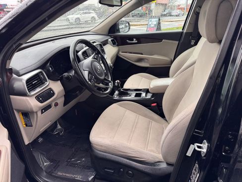 Used 2016 Kia Sorento LX w/ LX Convenience Package image 14