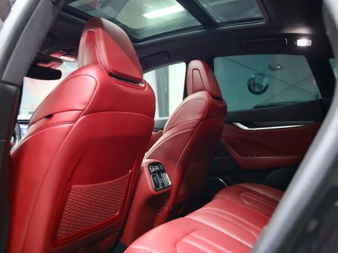 Used 2018 Maserati Levante S GranSport image 32