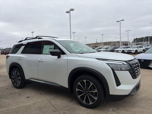 New 2026 Nissan Pathfinder Platinum image 5