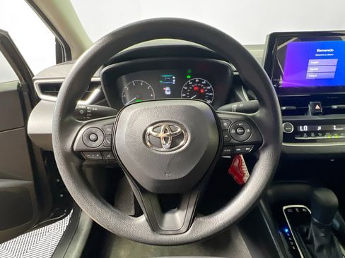 Used 2025 Toyota Corolla LE image 17