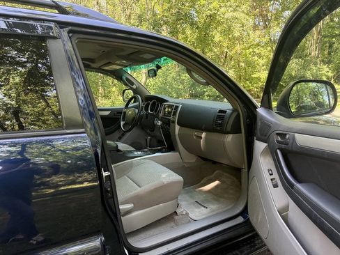 Used 2006 Toyota 4Runner SR5 AWD/4WD image 97