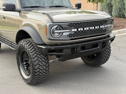 Used 2025 Ford Bronco Badlands AWD/4WD image 3
