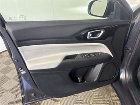 Used 2024 Jeep Compass Limited image 11