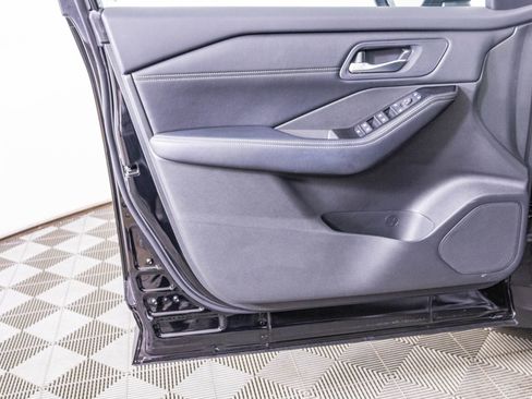 Used 2024 Nissan Rogue SV w/ SV Premium Package image 17