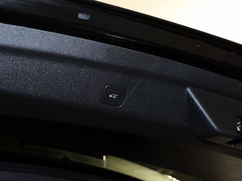 Used 2025 GMC Yukon Denali image 33