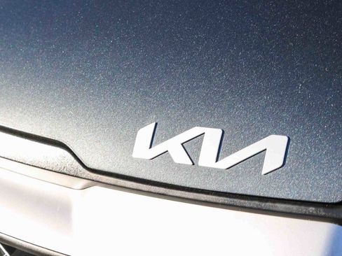 Used 2024 Kia Sportage LX image 8