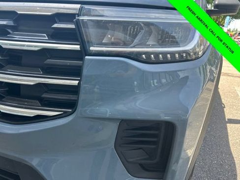 Used 2025 Ford Explorer Active AWD/4WD image 15