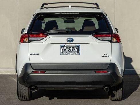 Used 2022 Toyota RAV4 LE image 4