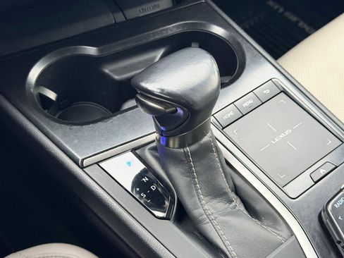 Used 2019 Lexus UX 250h w/ Premium Package image 31