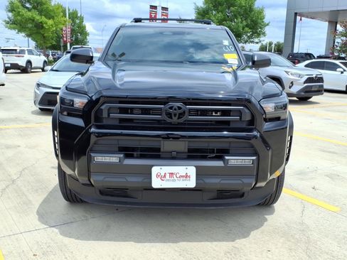 Used 2025 Toyota 4Runner SR5 AWD/4WD image 2