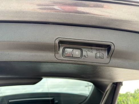 Used 2020 Ford Explorer XLT RWD image 37