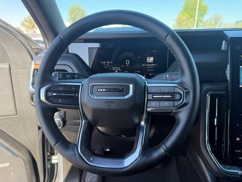 Used 2025 GMC Yukon XL Denali AWD/4WD image 13
