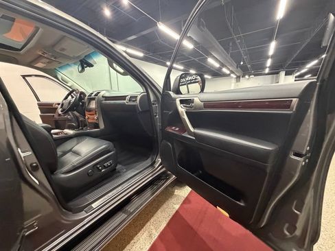 Used 2014 Lexus GX 460 w/ Premium Package AWD/4WD image 36