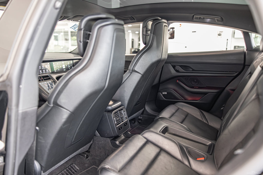 Used 2020 Porsche Taycan 4S w/ Premium Package AWD/4WD image 34