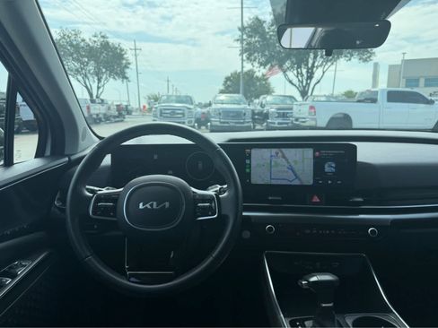 Used 2025 Kia Carnival SX FWD image 7