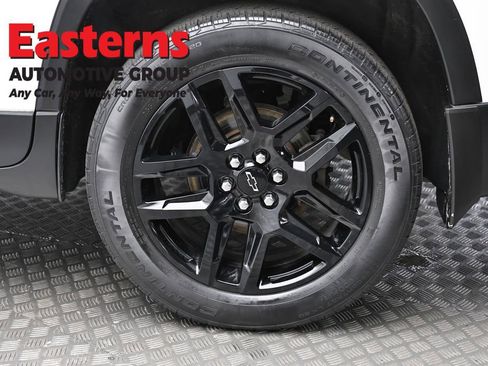 Used 2021 Chevrolet Traverse LT image 8